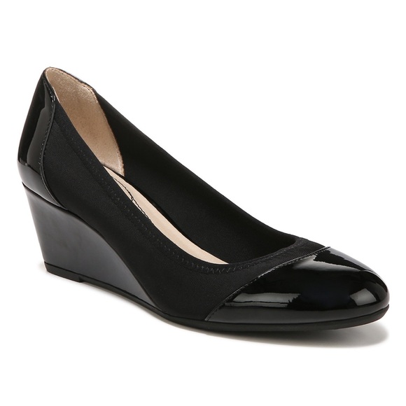 Life Stride Shoes - LifeStride Juliana Black Patent stretch Wedges, size 8